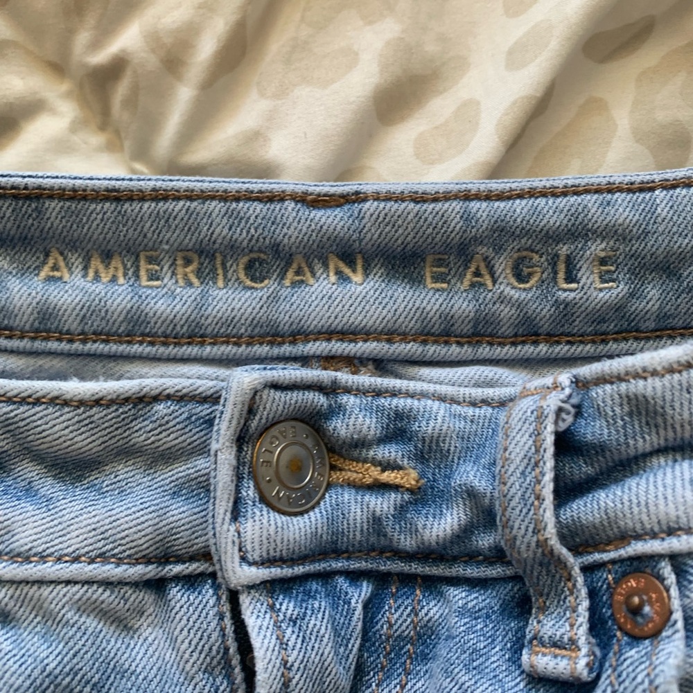 AMERICAN EAGLE MOM SHORTS